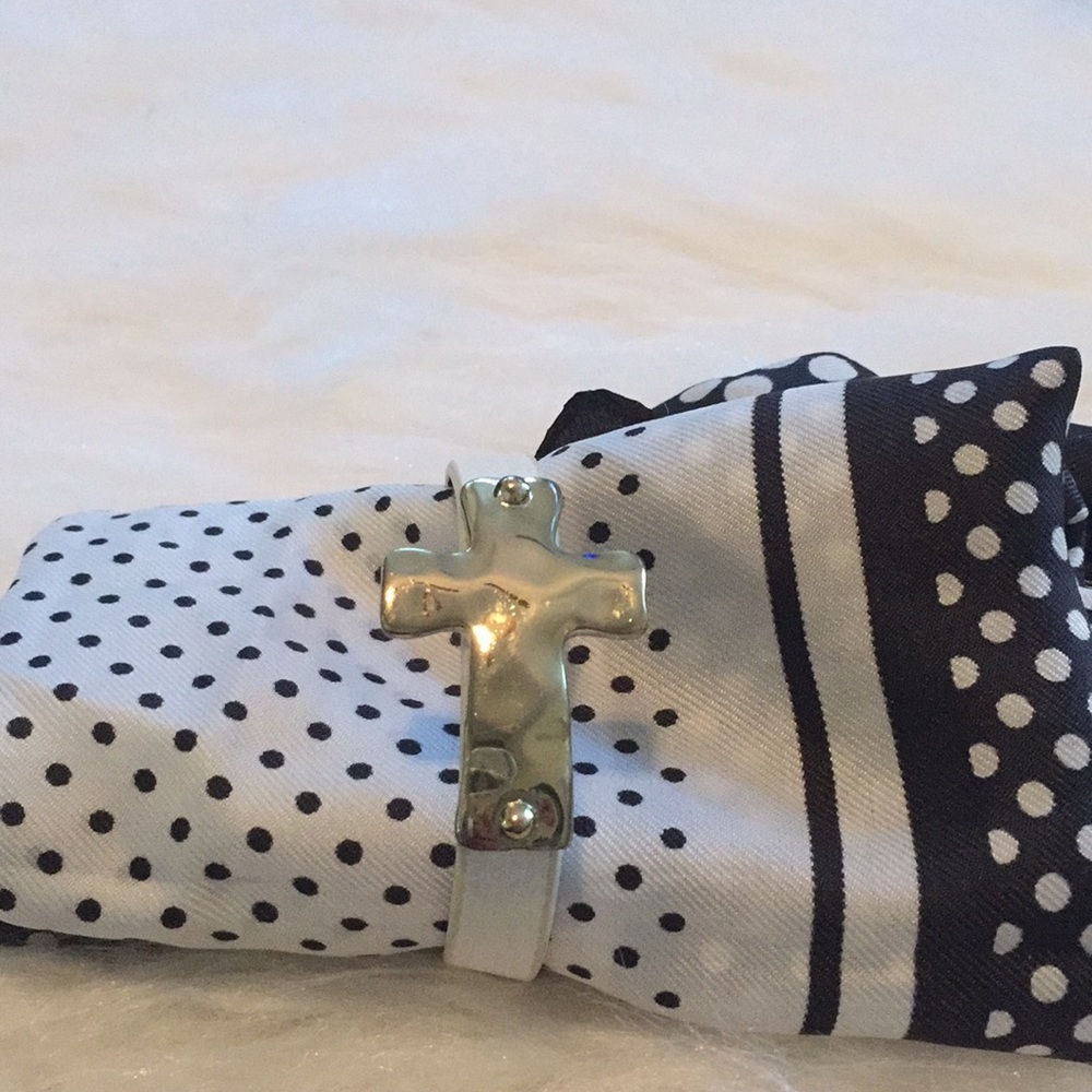 White leather band w/silver cross bracelet. - Picture 3 of 3